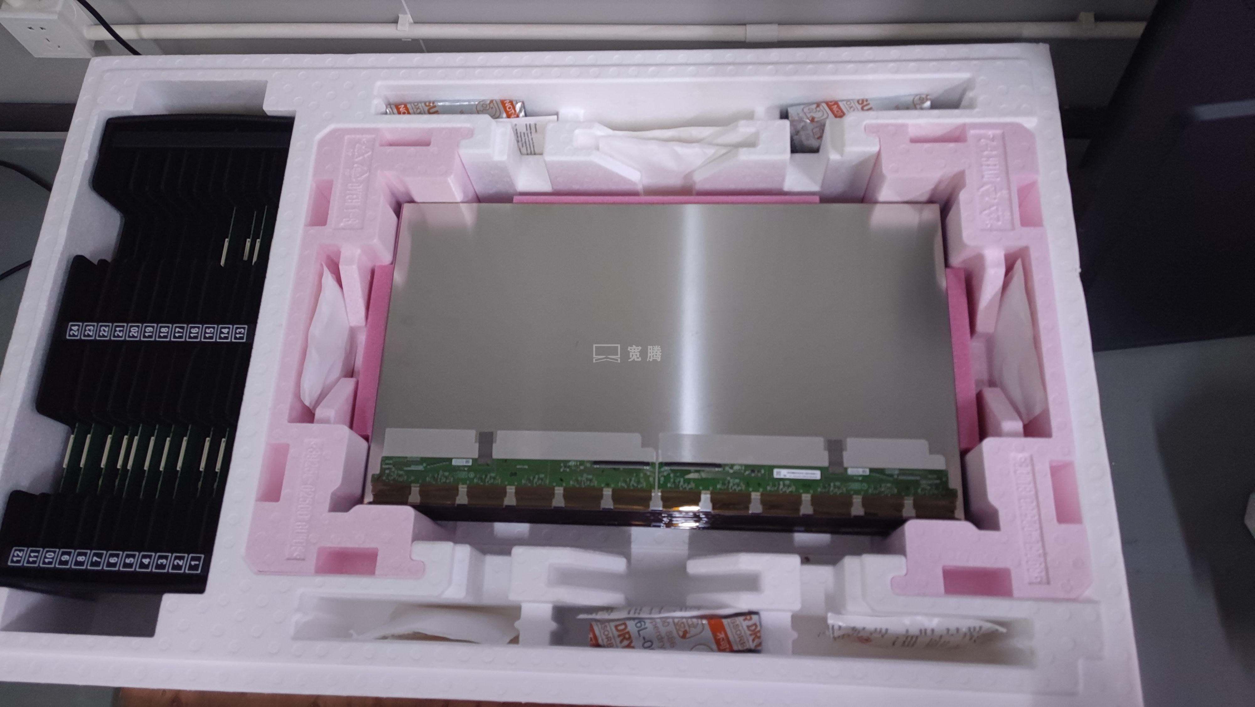 LW270PHB-HTM1
